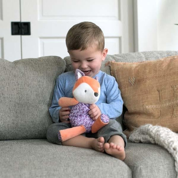 INGENUITY Plyšová hračka Kitt™ líška 0 m+