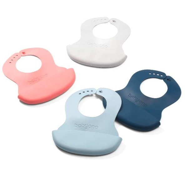 BABYONO Podbradník mäkký plastový s vreckom bez BPA coral 6 m+