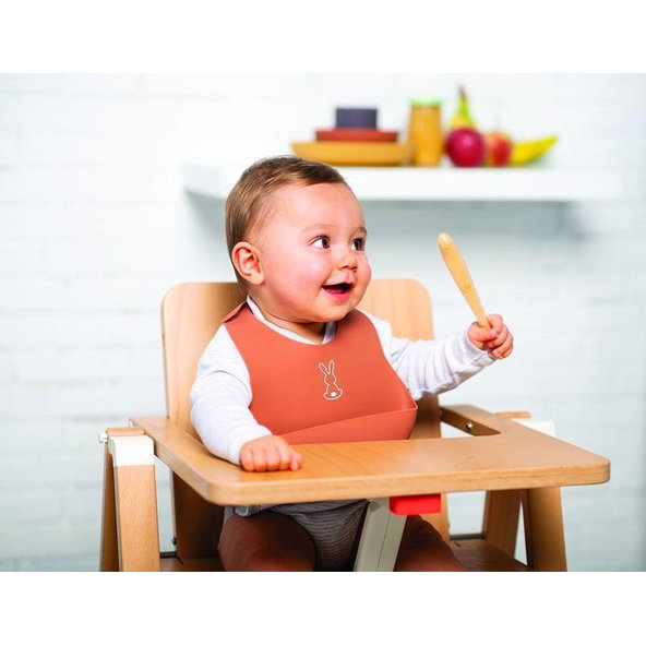 NATTOU Podbradník silikónový so zapínaním terakotový bez BPA