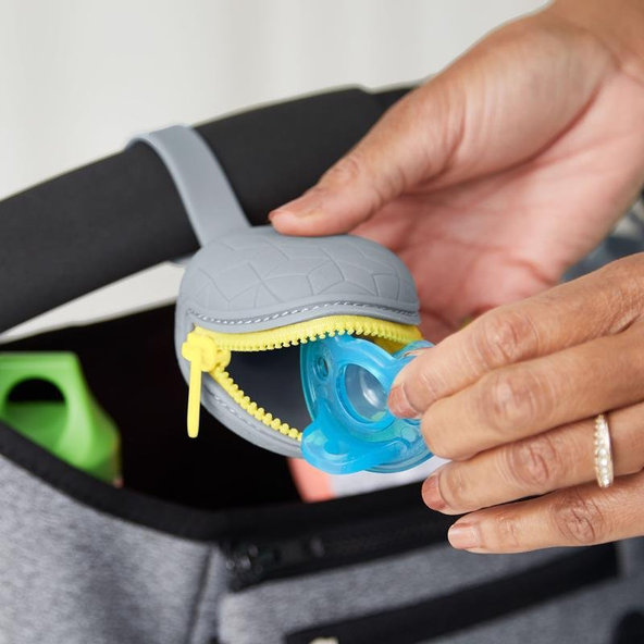 Puzdro na cumlík silikónové Grab&Go šedé