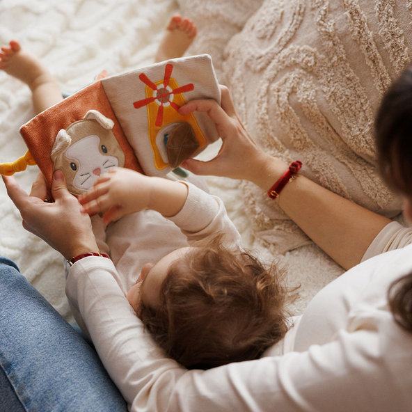 BABYONO Knižka senzorická Cow Bingo 0m+ 1ks