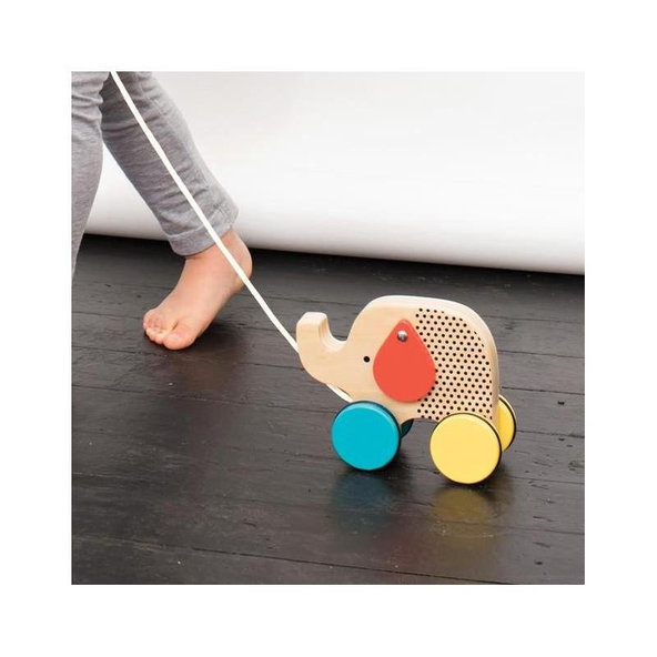 PETITCOLLAGE Drevený ťahací slon Jumbo