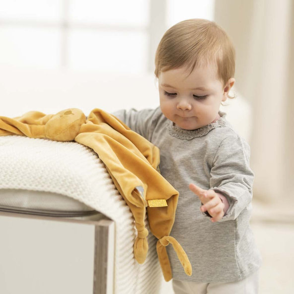 NATTOU Maxi maznáčik Lapidou ocher 65 x 40 cm