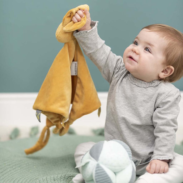 NATTOU Maxi maznáčik Lapidou ocher 65 x 40 cm