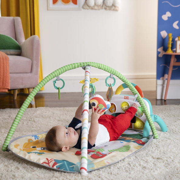 BRIGHT STARTS Deka na hranie 4v1 Groovin’ Kicks™ Tropical Safari™ 0m+