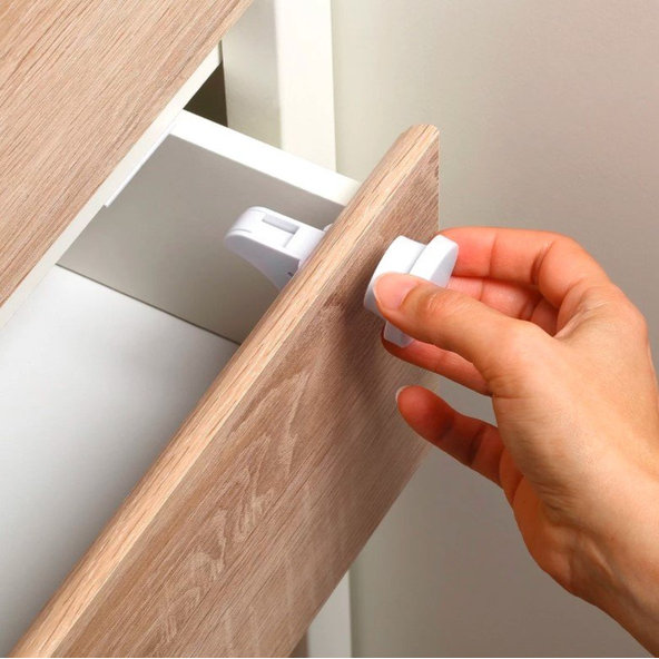 BABYONO Zámky bezpečnostné magnetické White 4 ks