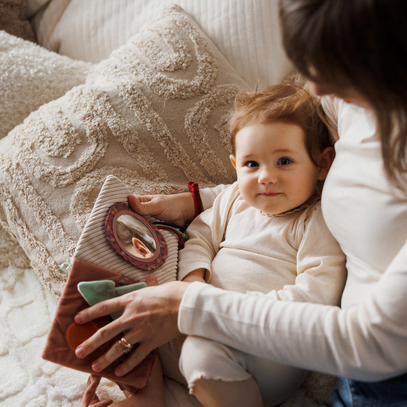 BABYONO Knižka senzorická Rabbit Karo 0m+ 1 ks