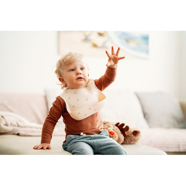 PETITE&MARS Podbradník silikónový Sam Beige Dandelion