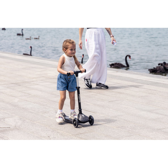 QPLAY Sparkling Black kolobežka 36 m+