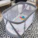 BABY EINSTEIN Postieľka s ohrádkou na hranie 3v1 Kick & Snooze™ 0m+