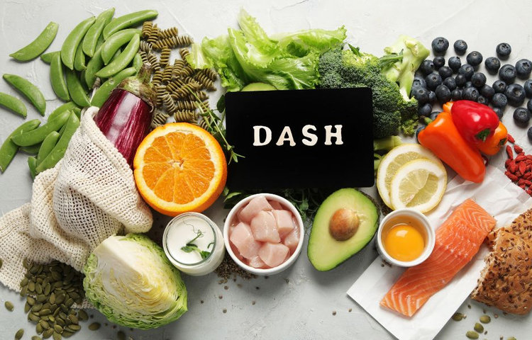 Dash diéta jedálniček – potraviny podporujúce zdravé stravovanie a vyváženú výživu.