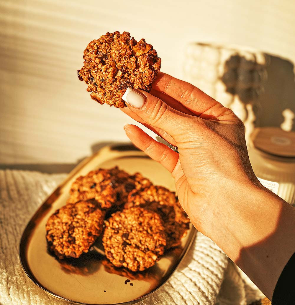  Chrumkavé ovsené sušienky s brusnicami, orieškami a horkou čokoládou