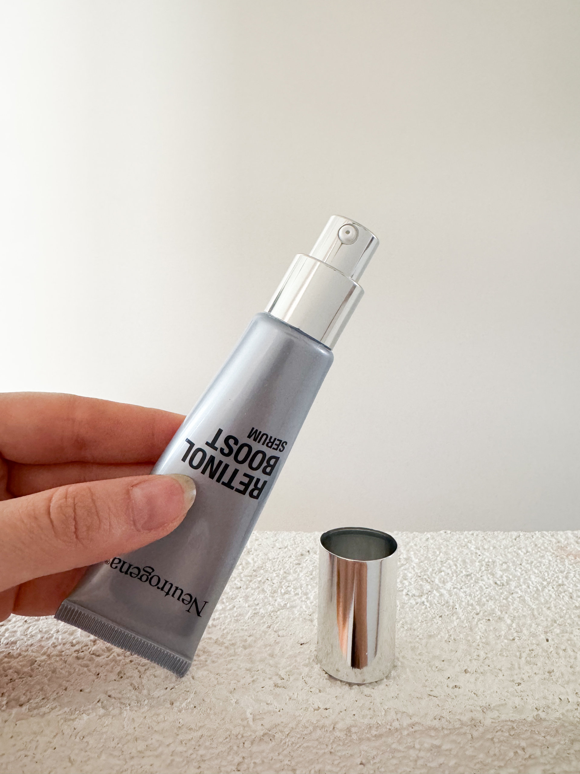  Otvorené balenie Neutrogena Retinol Boost – recenzia retinolového séra