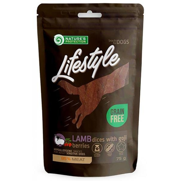 Maškrta Natures Protection Lifestyle pre psy mäkké jahňacie kocky s goji 75g