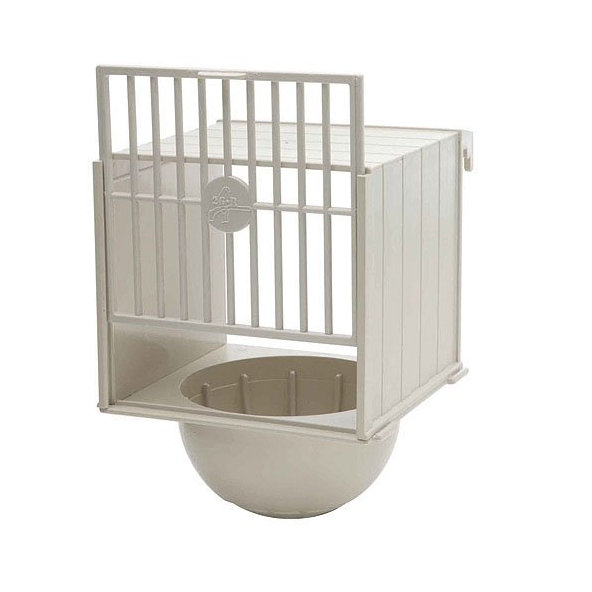 Plastové hniezdo s mriežkou