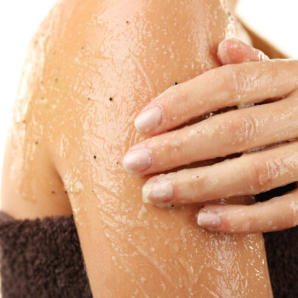 Detoxikačný telový peeling do sprchy Tmavý cukor, káva, pomaranč IKAROV 150 g