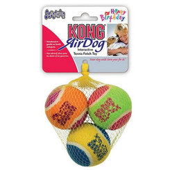 Hračka pre psy Kong Dog SqueakAir Narodeninová loptička s pískatkom, vulkanizovaná guma M
