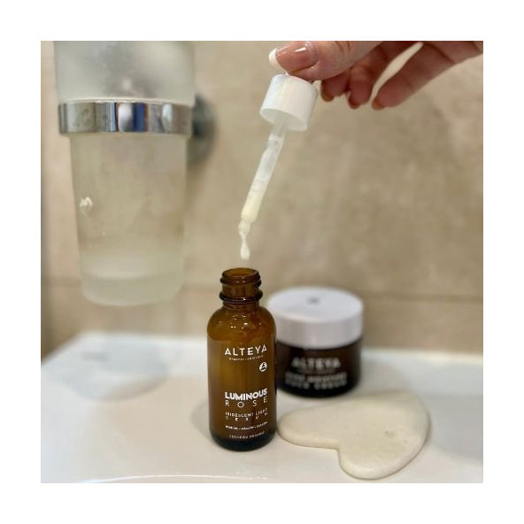 Širokospektrálne rozjasňujúce sérum Luminous Rose Alteya Organics 30ml
