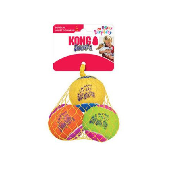 Kong Dog SqueakAir Narodeninová loptička s pískatkom, vulkanizovaná guma M hračka pre psy
